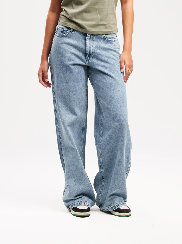 LIGHT-BLUE / 32