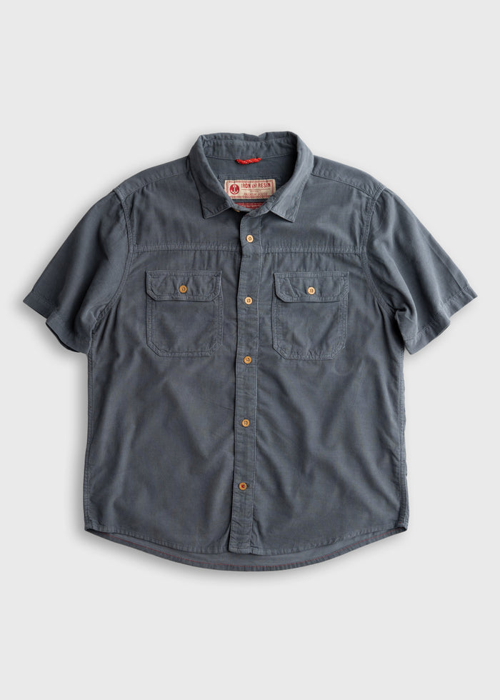 Gray short-sleeve button-up shirt with two chest pockets, displayed on a light background.
