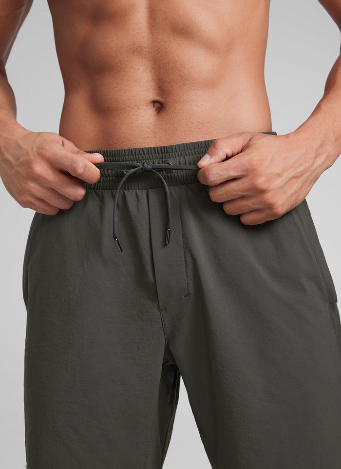 CRZ YOGA Men‘s Workout Water Resistant Short 7" with Zip Pockets Arbor Olive