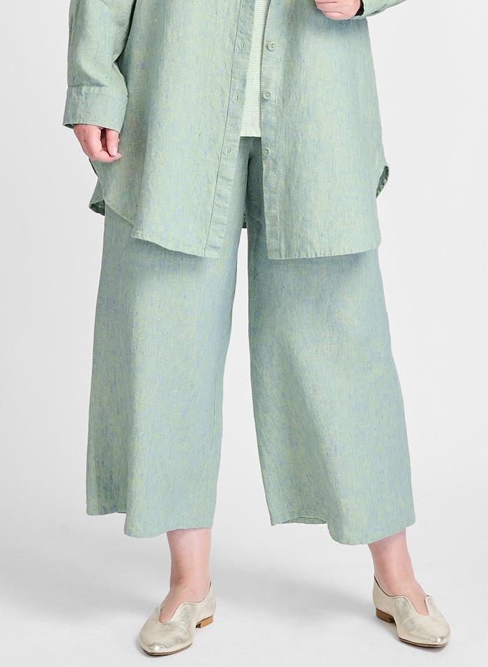 Sociable Flood, shown in Grassy Yarn Dye.  Model is 5'9" tall, wearing size Medium. 100% Yarn Dyed Linen (two-tone).