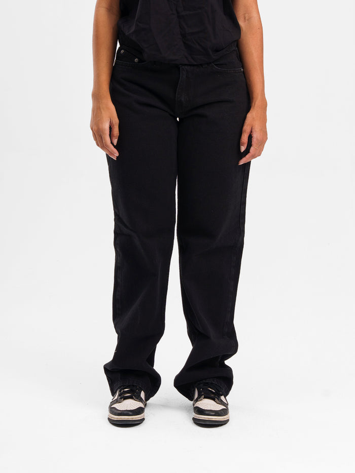 BLACK / 32