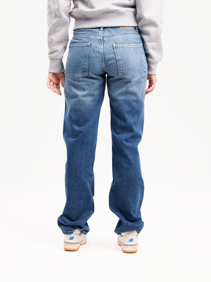 STRAIGHT JEANS