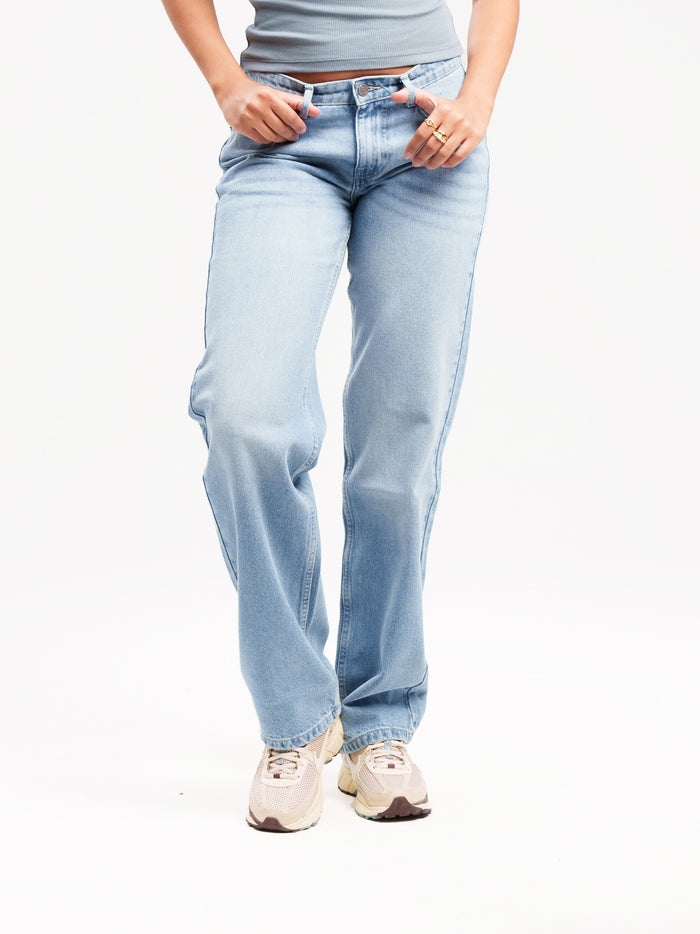 STRAIGHT JEANS