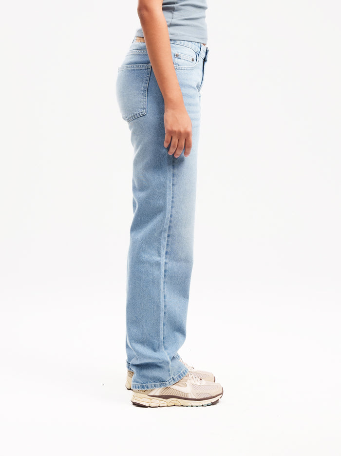 STRAIGHT JEANS