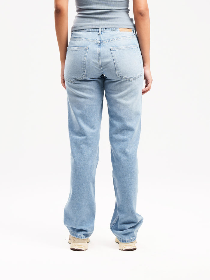 STRAIGHT JEANS