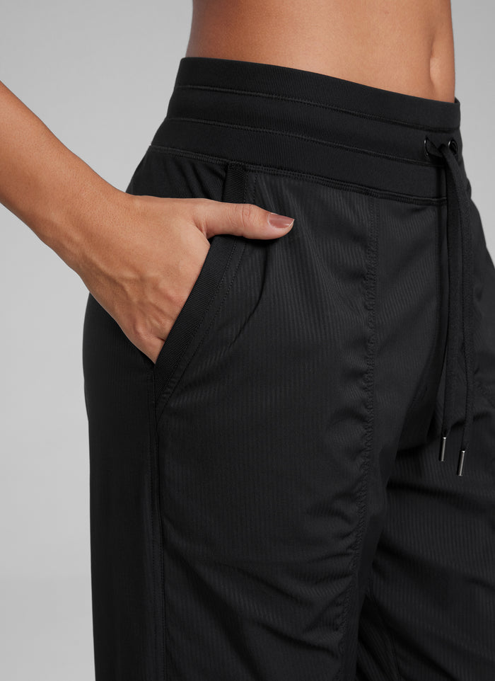 CRZ YOGA Women Lightweight Workout Joggers 26" with Pockets Black