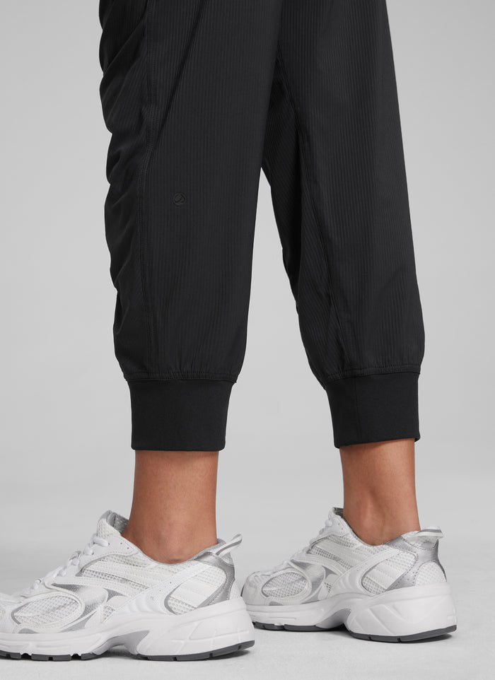 CRZ YOGA Women Lightweight Workout Joggers 26" with Pockets Black
