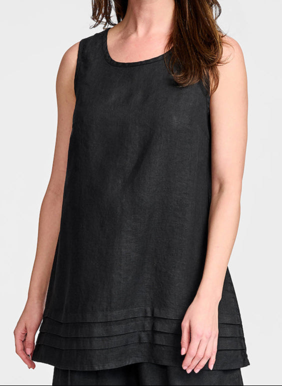 Tuck Tunic, shown in Onyx (solid Black), 100% Linen.  Model is 5'9" tall, wearing size Small.